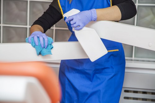 Local move-out cleaners working in a Lambeth apartment building with access considerations